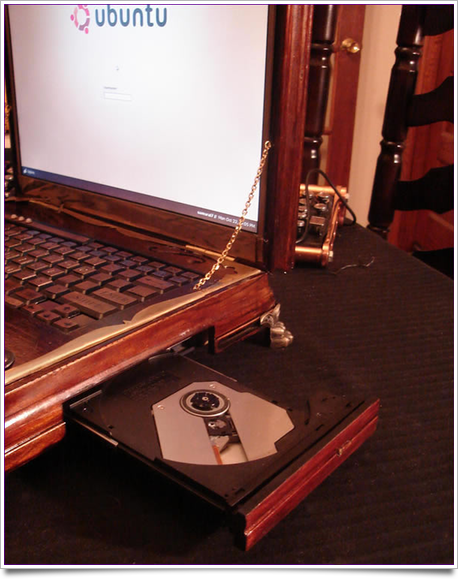 Datamancerlaptop Cdrom Open.jpg